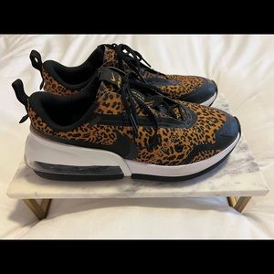 Nike Air Max Up Women Size 8.5 Leopard Chutney/Black/White DC9206-700 Sneakers